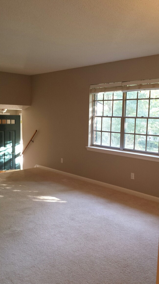 living/dining room looking to front door - 826 Murrell Rd