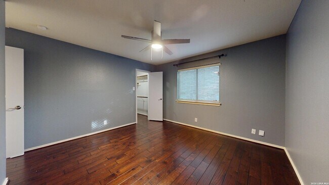 Building Photo - 1009 Crimson Cove Dr