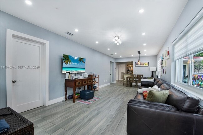 Building Photo - 1620 SW 19th St