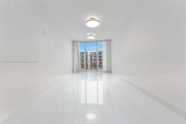 Building Photo - 300 Biscayne Blvd Way
