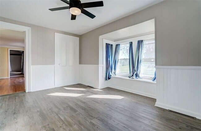 Building Photo - 958 Manitou Rd