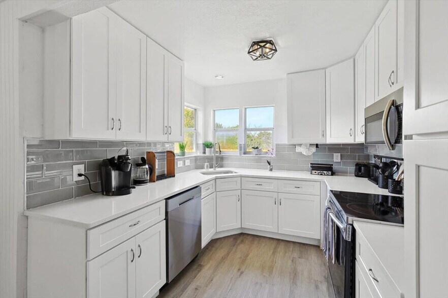 Building Photo - 711 Red Oak Ln