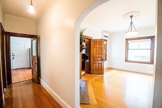 Building Photo - 18 Whittier St