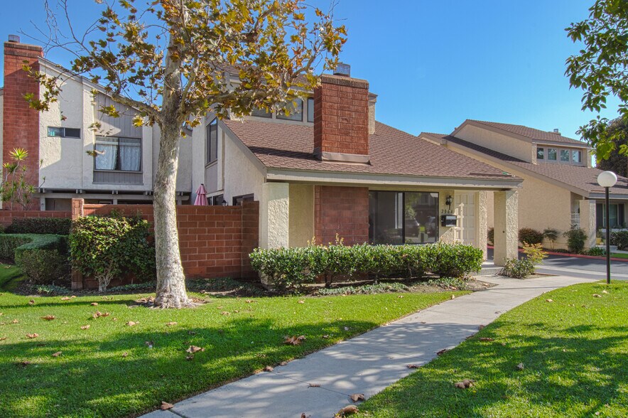 Primary Photo - 2064 S June Pl