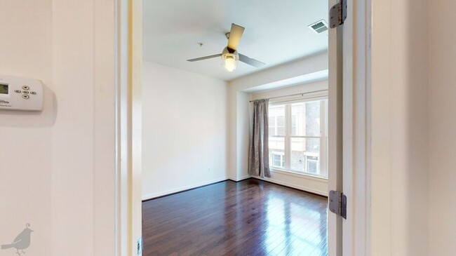 Building Photo - 517 Regent Pl NE
