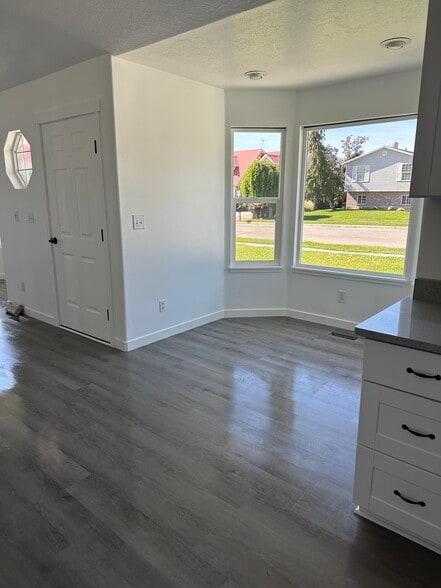 Building Photo - 614 N 550 E