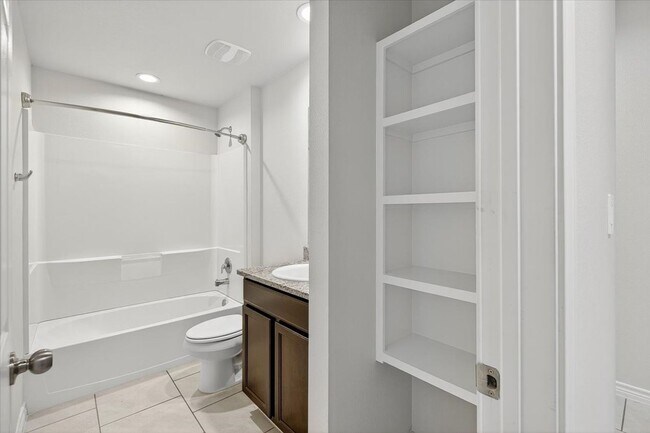 Building Photo - 3909 Shiva Dr