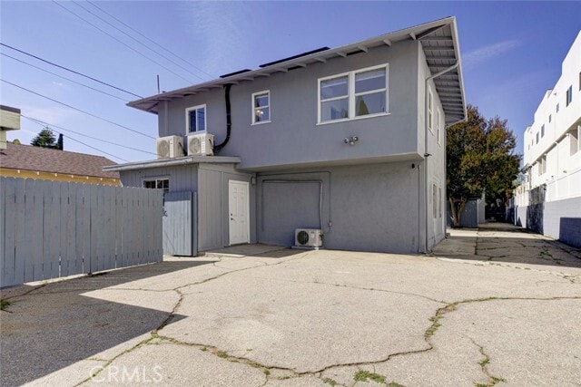 Building Photo - 14916 Wyandotte St