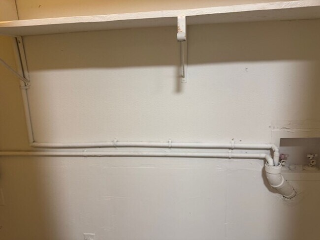 Building Photo - 106-106 Jester Cir