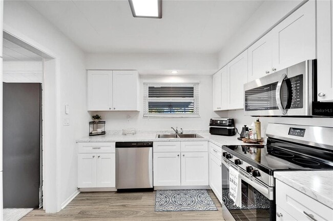 Building Photo - 1216 Hacienda Dr