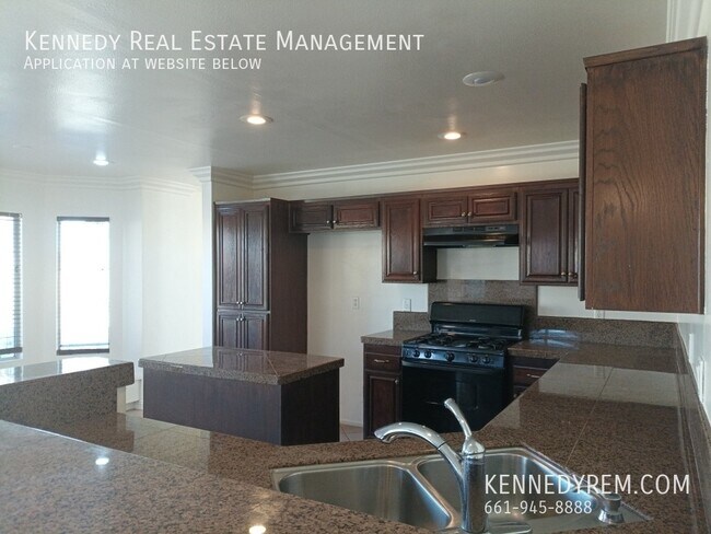 Building Photo - 1843 E Mesa Dr