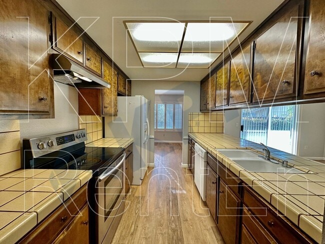 Building Photo - 2331 Shropshire Ct