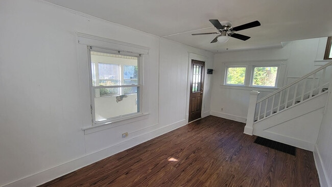 Building Photo - 421 E Thornton St