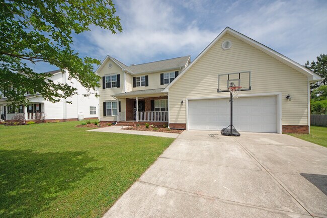 Building Photo - 930 Commons Dr N