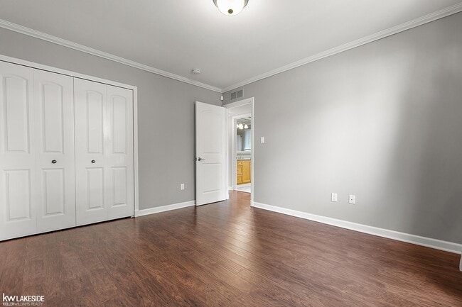 Building Photo - 1483 Bennaville Ave