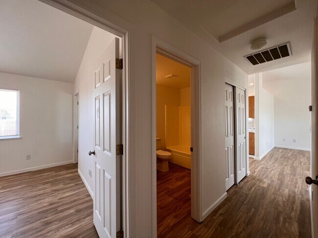Building Photo - 3 bedroom Home in Donner Trail Estates, Fernley