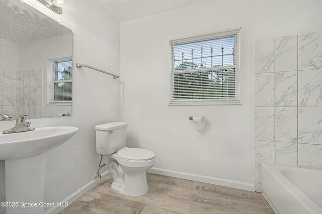 Building Photo - 990 Pinson Blvd