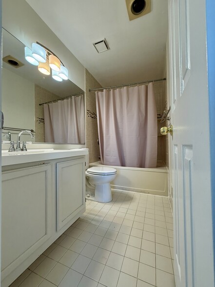 Building Photo - 9632 Hadleigh Ct