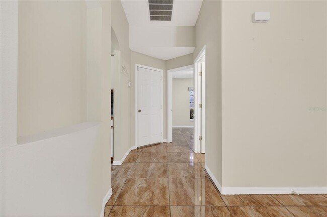 Building Photo - 156 Grand Canal Dr