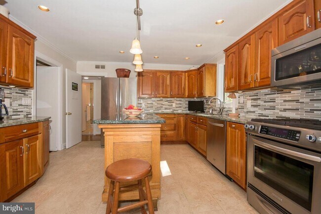Building Photo - 3253 Juniper Ln