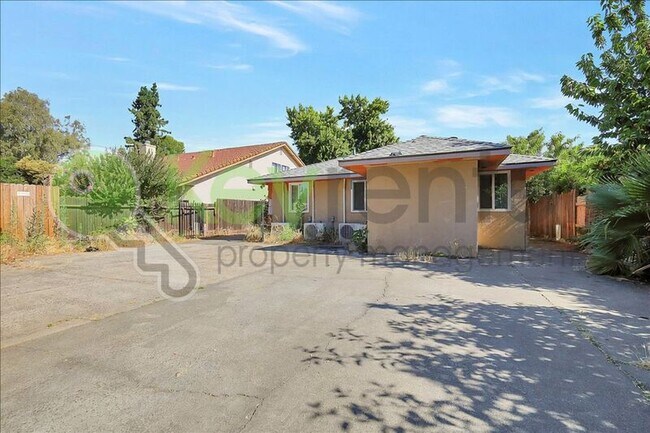 Building Photo - 4806 Yosemite Ave