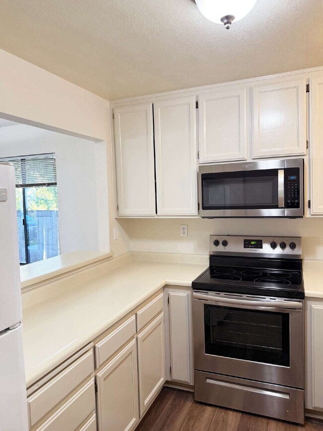 Building Photo - Single-Level Sonoma Living Less Than a Mile from the Historic Plaza