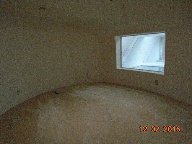 Building Photo - Large Underground House with indoor pool n...