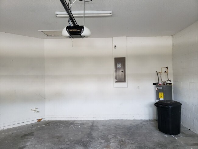 Building Photo - Nice 3 Bed 2 Bath Town Home located in San...