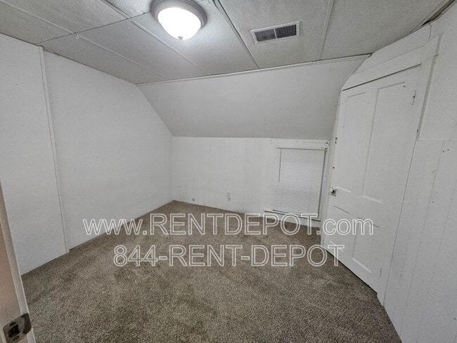 Building Photo - 109 E Eichel Ave