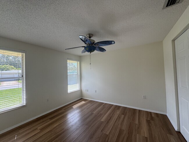 Building Photo - 129 Algiers Dr