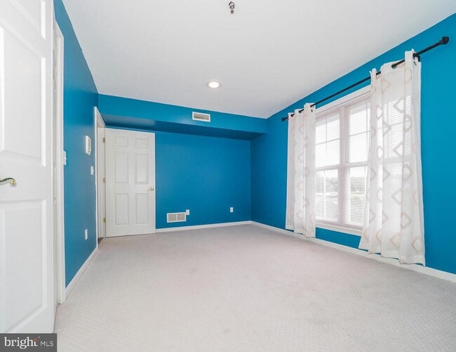 Building Photo - 9 Owens Landing Ct