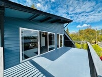 Building Photo - Newly Remodeled Top-Floor Duplex w/ Lake a...