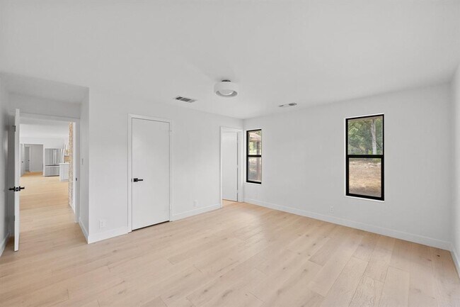 Building Photo - 302 Westlake Dr