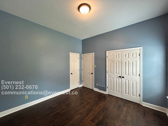 Building Photo - 9501 William Little Dr
