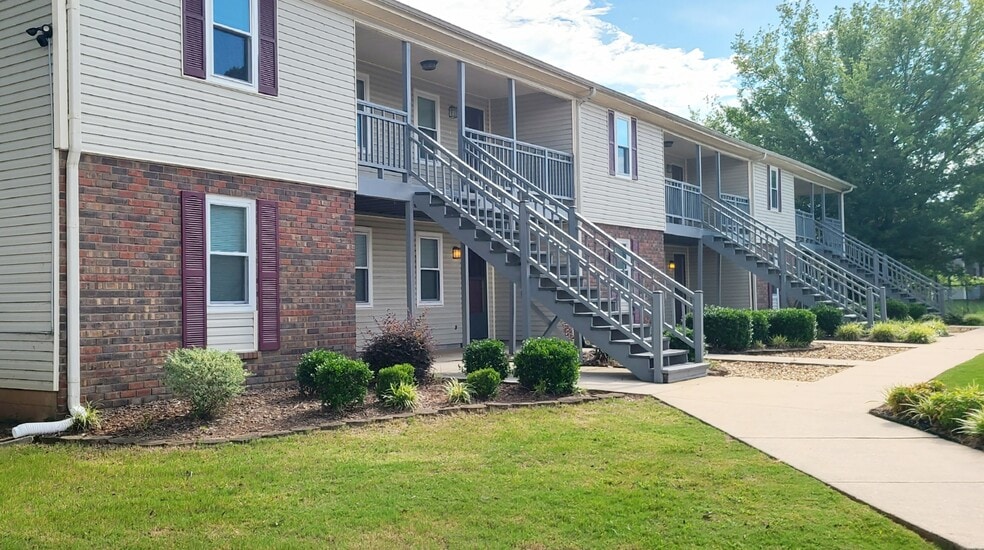 Building Photo - Furnished Units at 2131 Westmead Apts