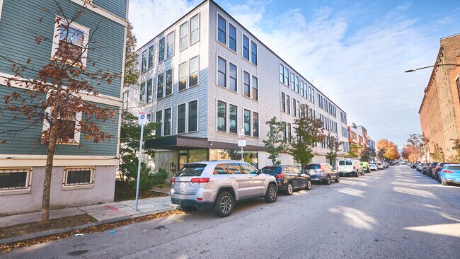 Building Photo - 337 W 2nd St