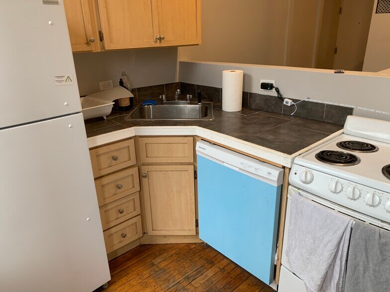 Building Photo - 1066 Commonwealth Ave