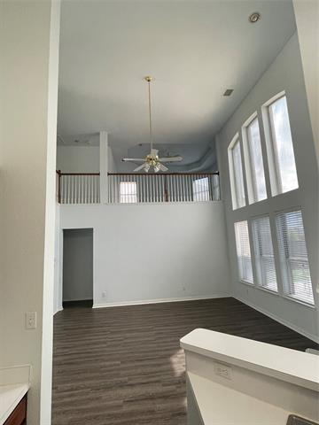 Building Photo - 513 Hickory Dr