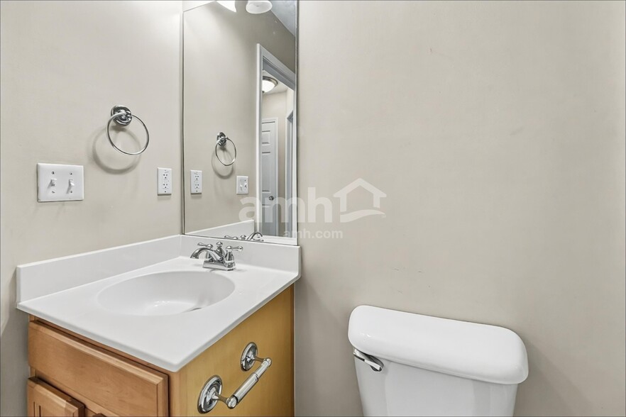 Building Photo - 9029 Robins Nest Way