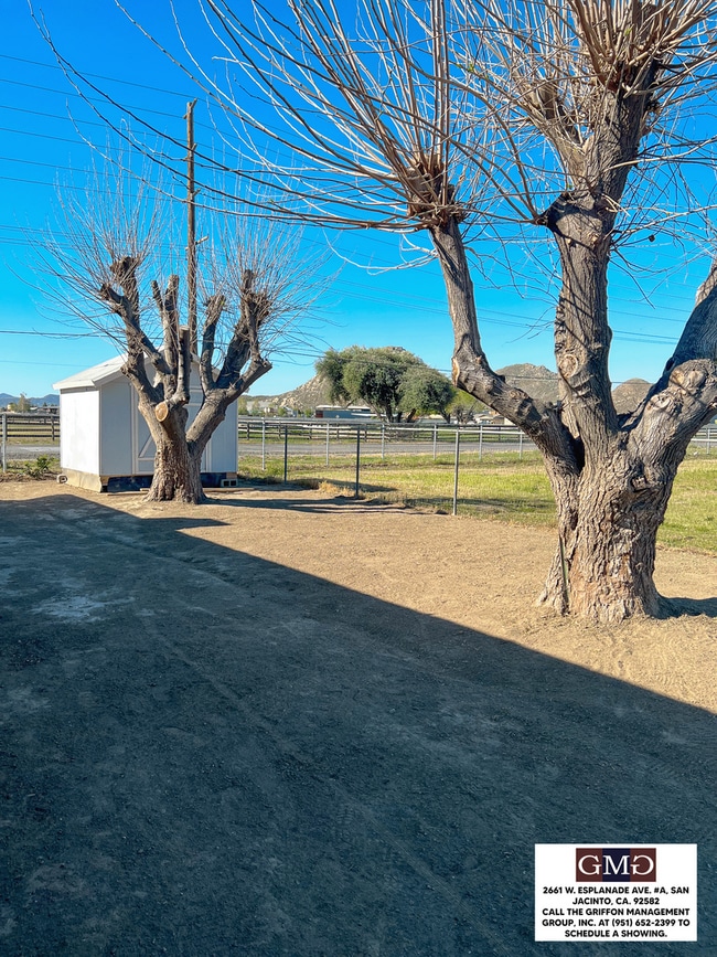 Building Photo - 3 Bedroom, 2 Bathroom House w/ Bonus Rooms...