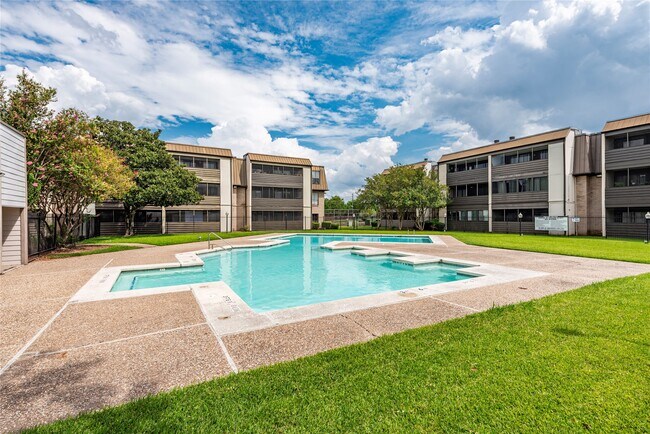 Building Photo - 3005 Walnut Bend Ln