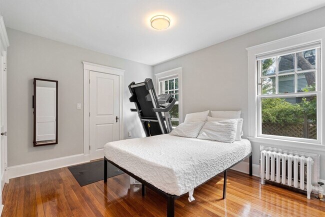 Building Photo - 1045 Adams St