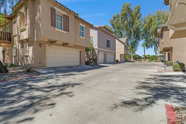 Building Photo - Modern Tri-Level Townhome in Copper Leaf C...