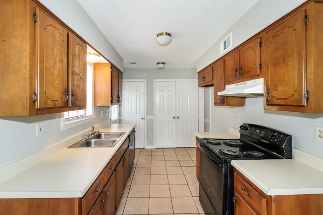 Building Photo - 4022 Castile St