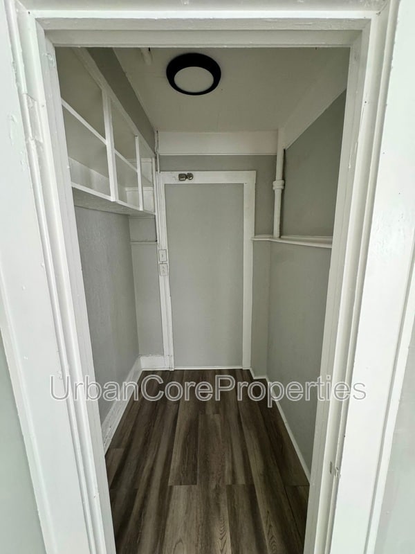 Building Photo - 236 10th Ave NE