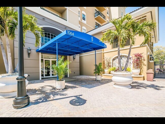 Building Photo - 1064 N Tamiami Trl