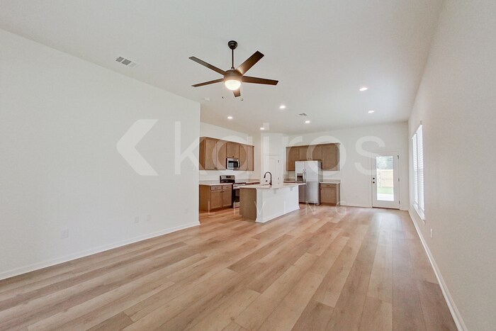 Building Photo - 102 Acoustic Ln