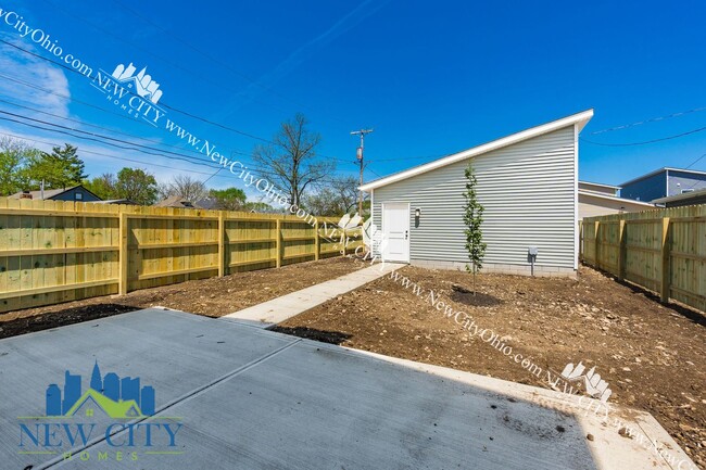 Building Photo - Brand New Home! 3 Bedrooms, 2.5 Bathrooms ...