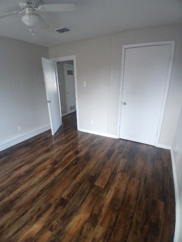 Building Photo - 106 S Davis St