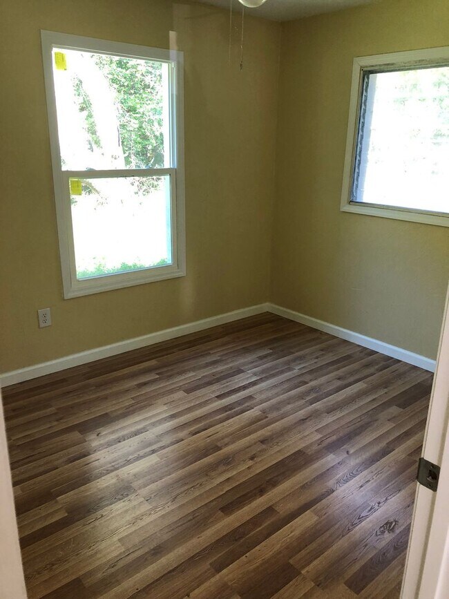 Building Photo - Great home in West Park off of Newberry Road.